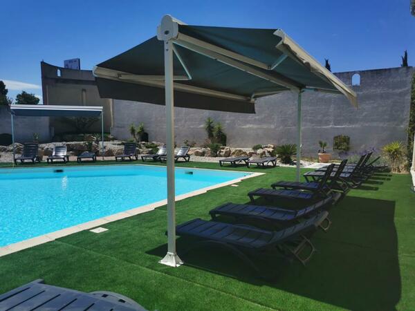 La piscine de l'hôtel restaurant Le Floréal à Carcassonne